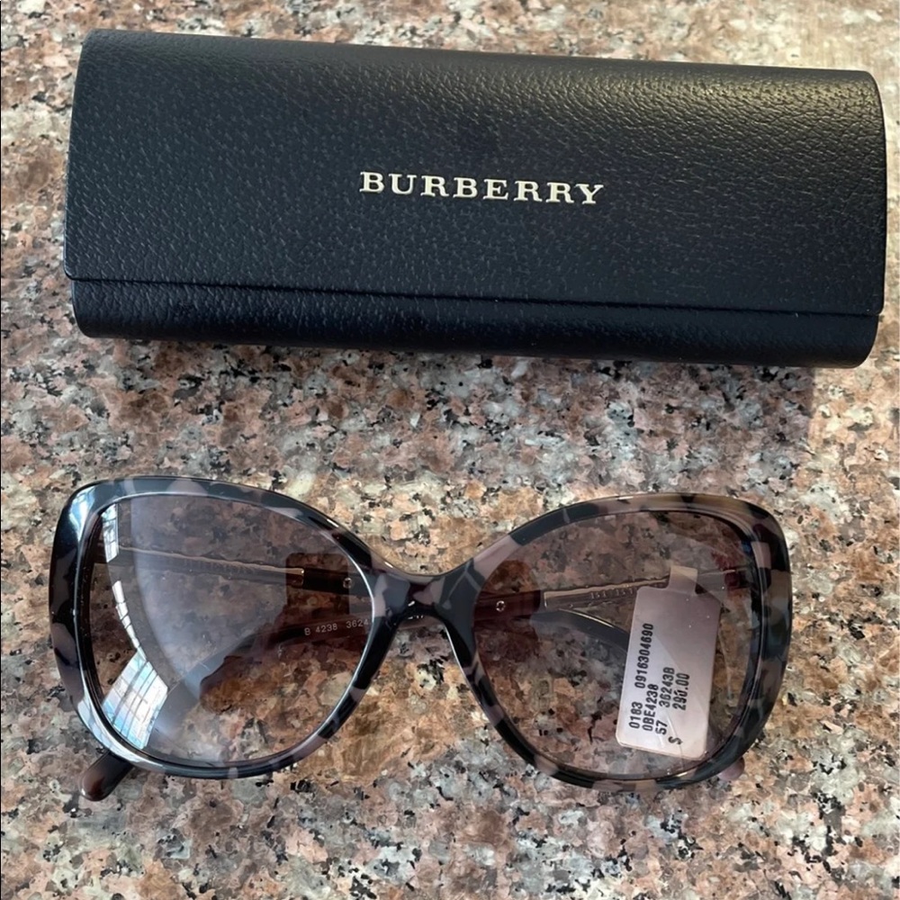 NWT Burberry  sunglasses in Dark Havana